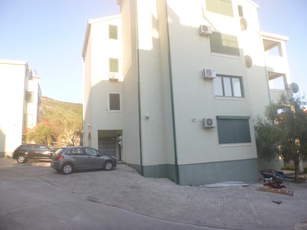 Apartman Ozi Petrovac エクステリア 写真